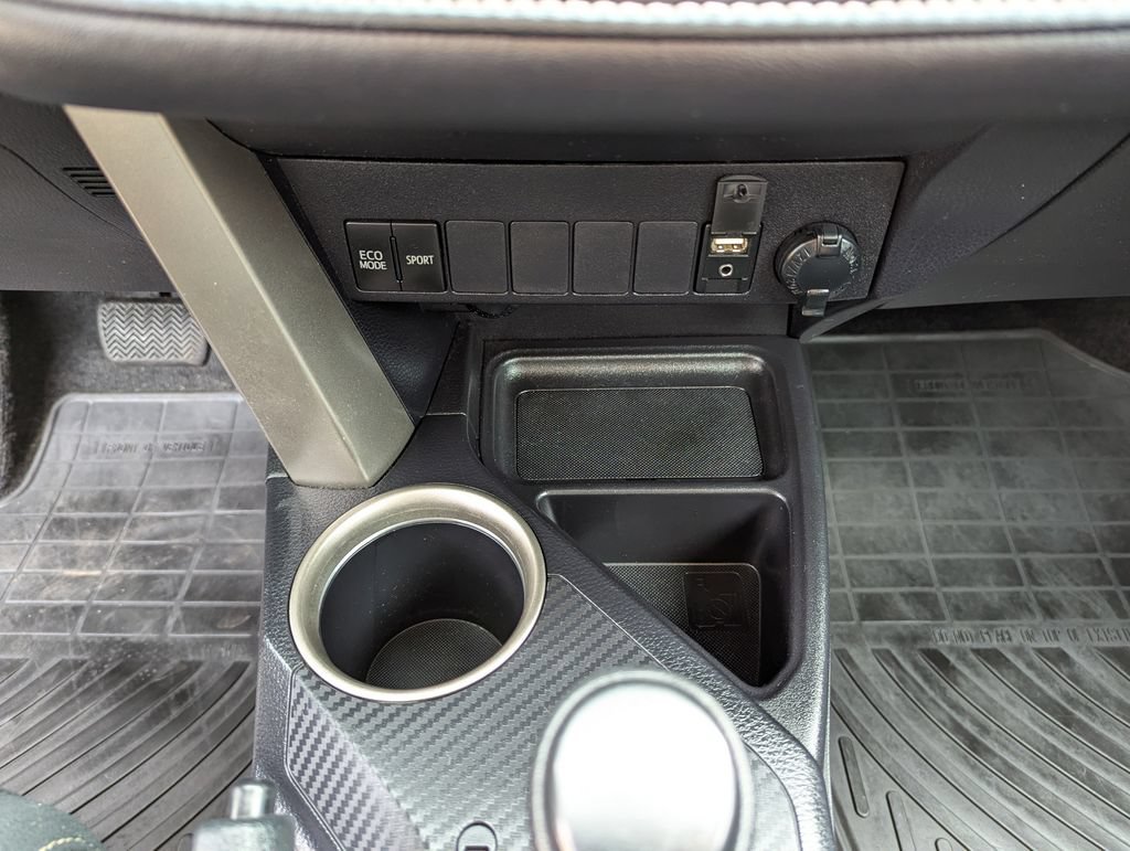 Used 2014 Toyota RAV4 XLE AWD/4WD image 24