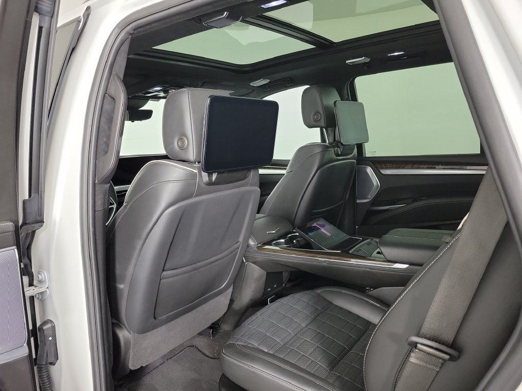 Certified 2025 Cadillac Escalade Sport Platinum AWD/4WD image 14