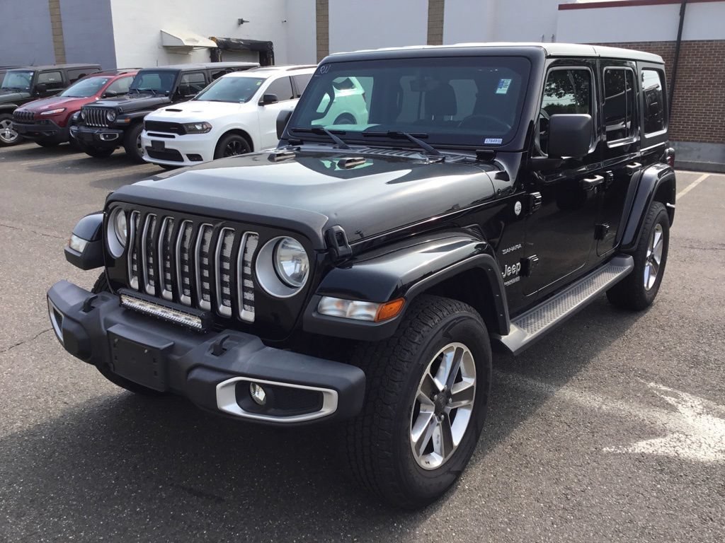 Used 2022 Jeep Wrangler Unlimited Sahara w/ Cold Weather Group AWD/4WD image 3