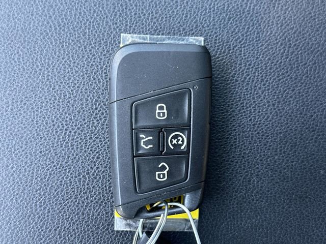 Used 2022 Volkswagen Taos SEL w/ Panoramic Sunroof Package image 35