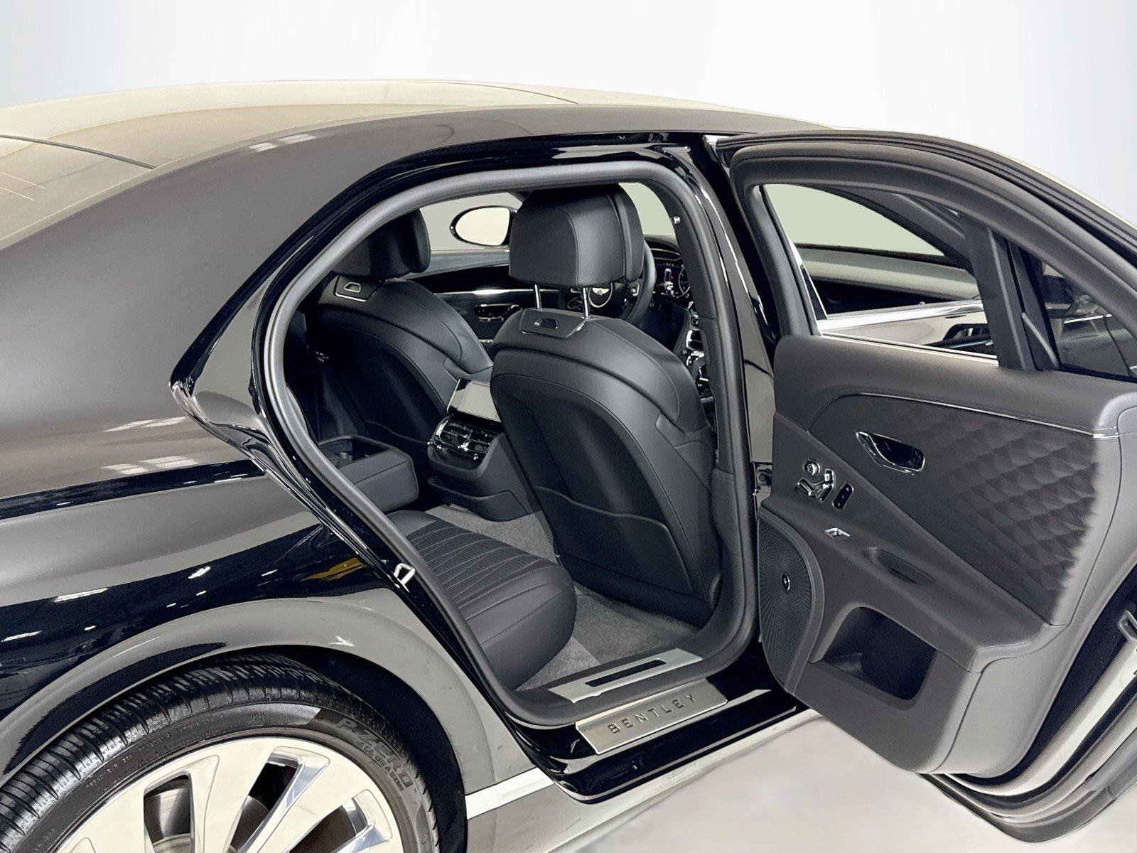 Used 2022 Bentley Flying Spur V8 AWD/4WD image 29