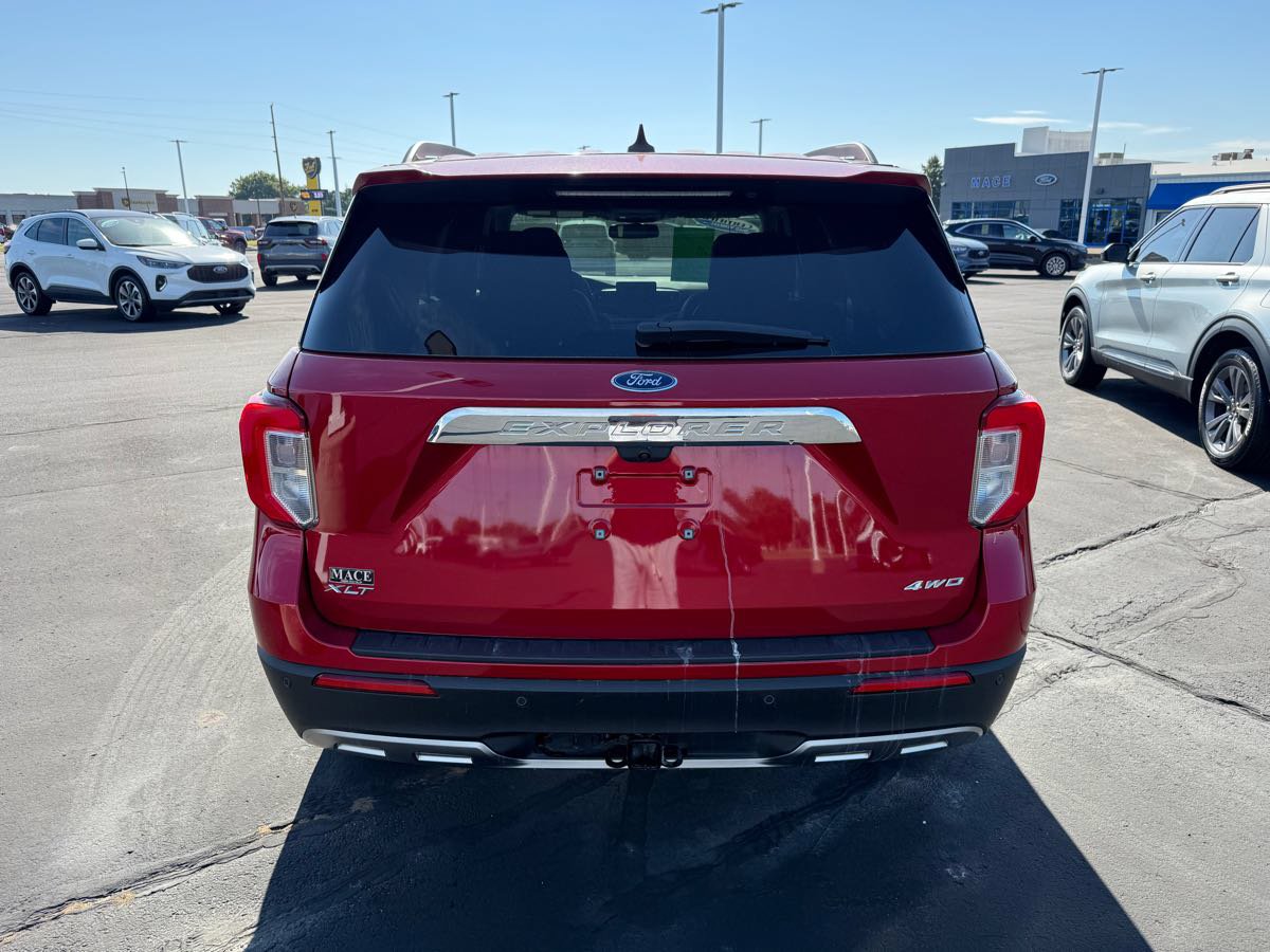 Used 2024 Ford Explorer XLT w/ Equipment Group 202A AWD/4WD image 5