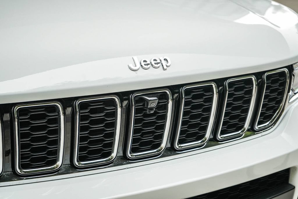Used 2023 Jeep Grand Cherokee L Limited w/ Luxury Tech Group II AWD/4WD image 9
