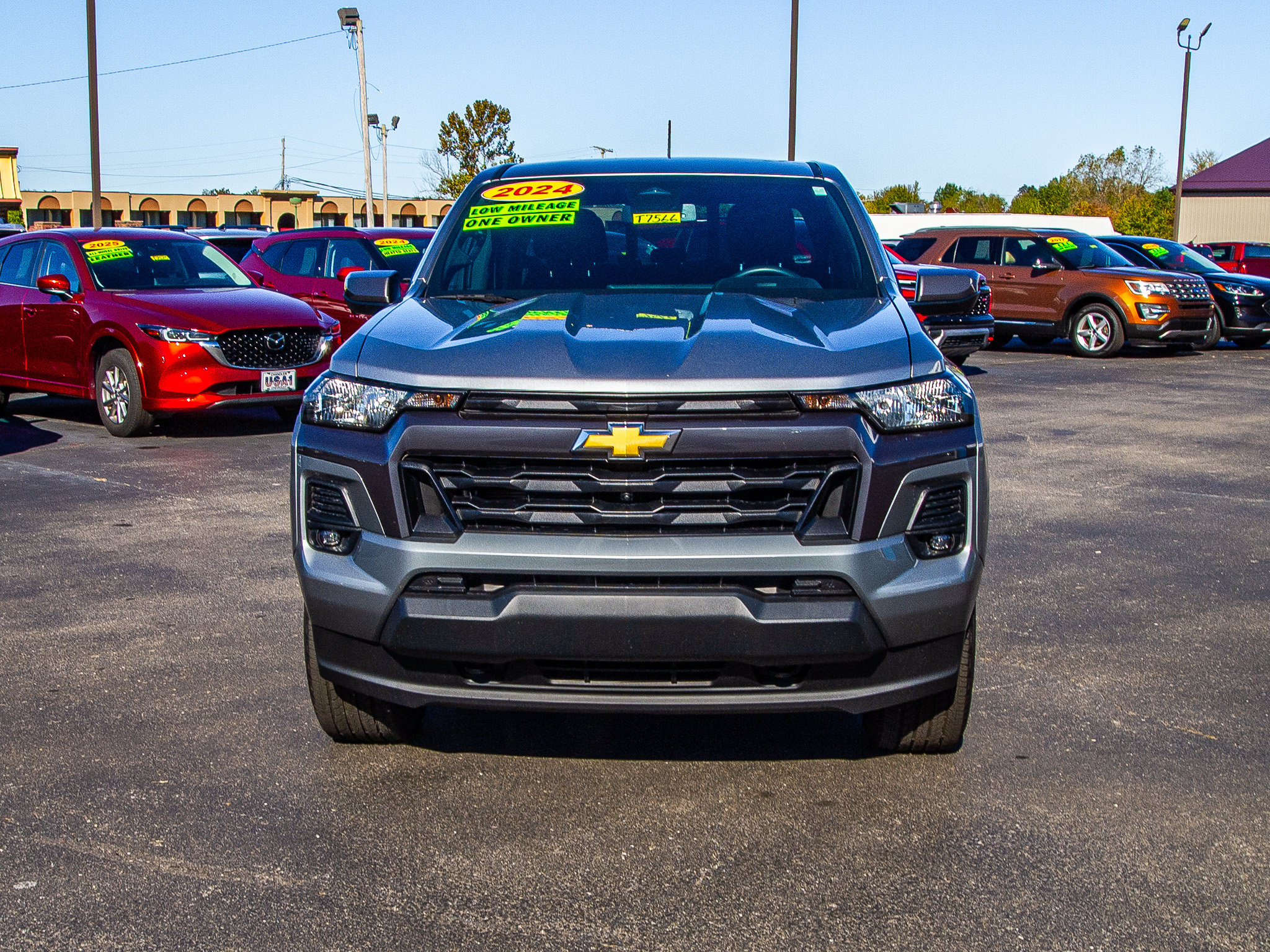 Used 2024 Chevrolet Colorado LT w/ LT Convenience Package II AWD/4WD image 2