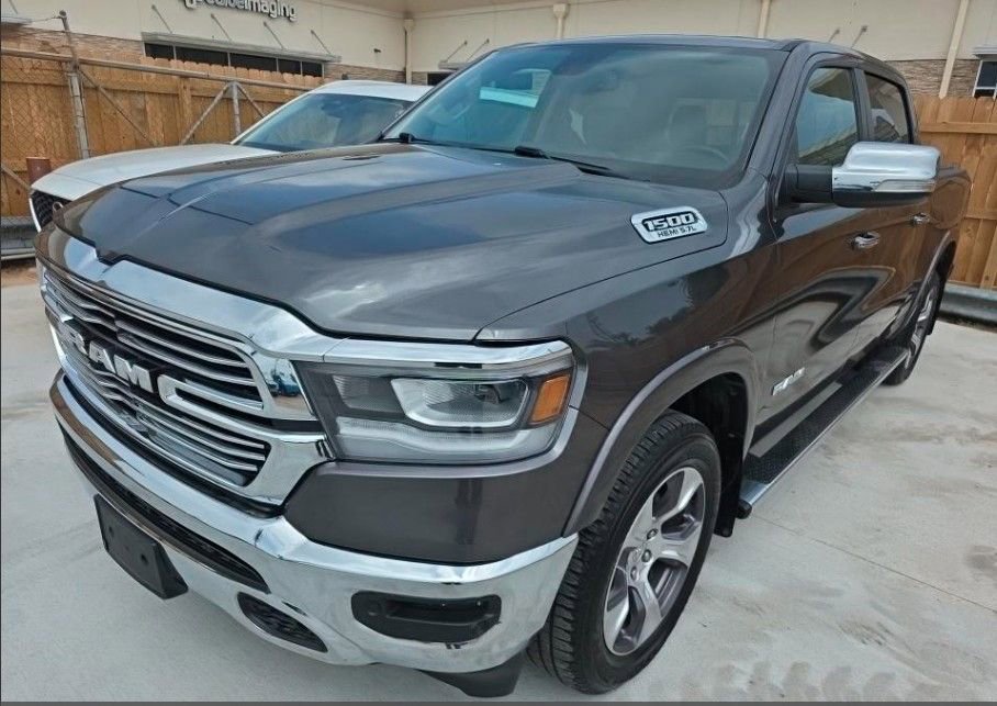 Used 2019 RAM 1500 Laramie AWD/4WD image 1
