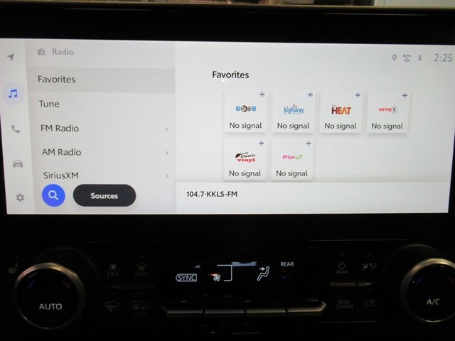 Used 2024 Toyota Highlander XLE image 23