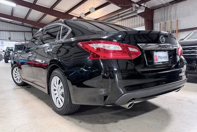 Used 2016 Nissan Altima 2.5 S w/ Power Driver Seat Package FWD image 5