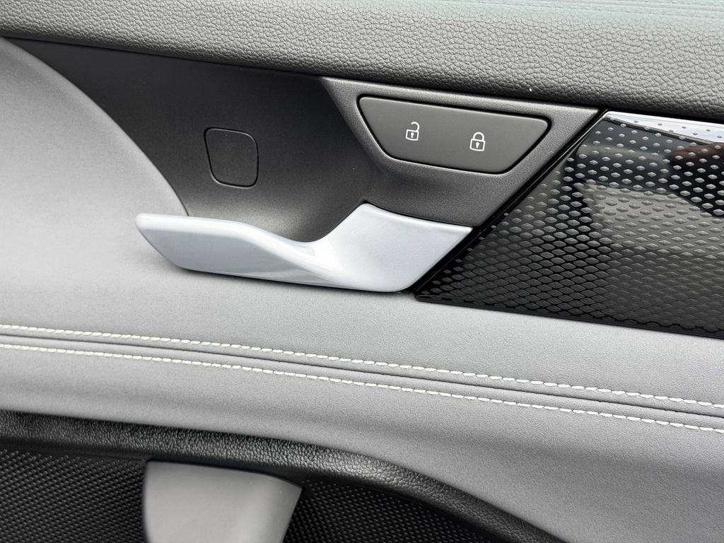 New 2026 Volkswagen Tiguan SE R-Line FWD image 28