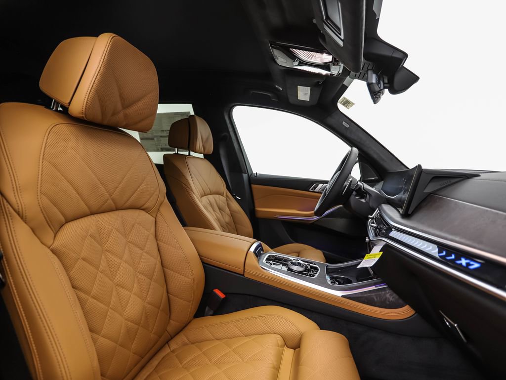 Used 2025 BMW X7 xDrive40i w/ M Sport Package image 31
