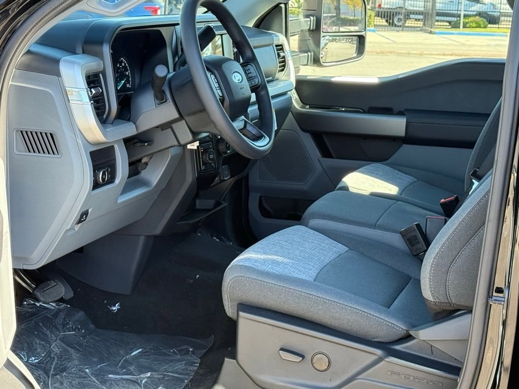 New 2026 Ford F250 XLT w/ FX4 Off-Road Package image 5