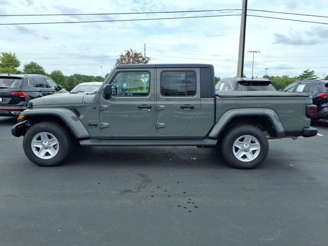 Used 2023 Jeep Gladiator Sport AWD/4WD image 4