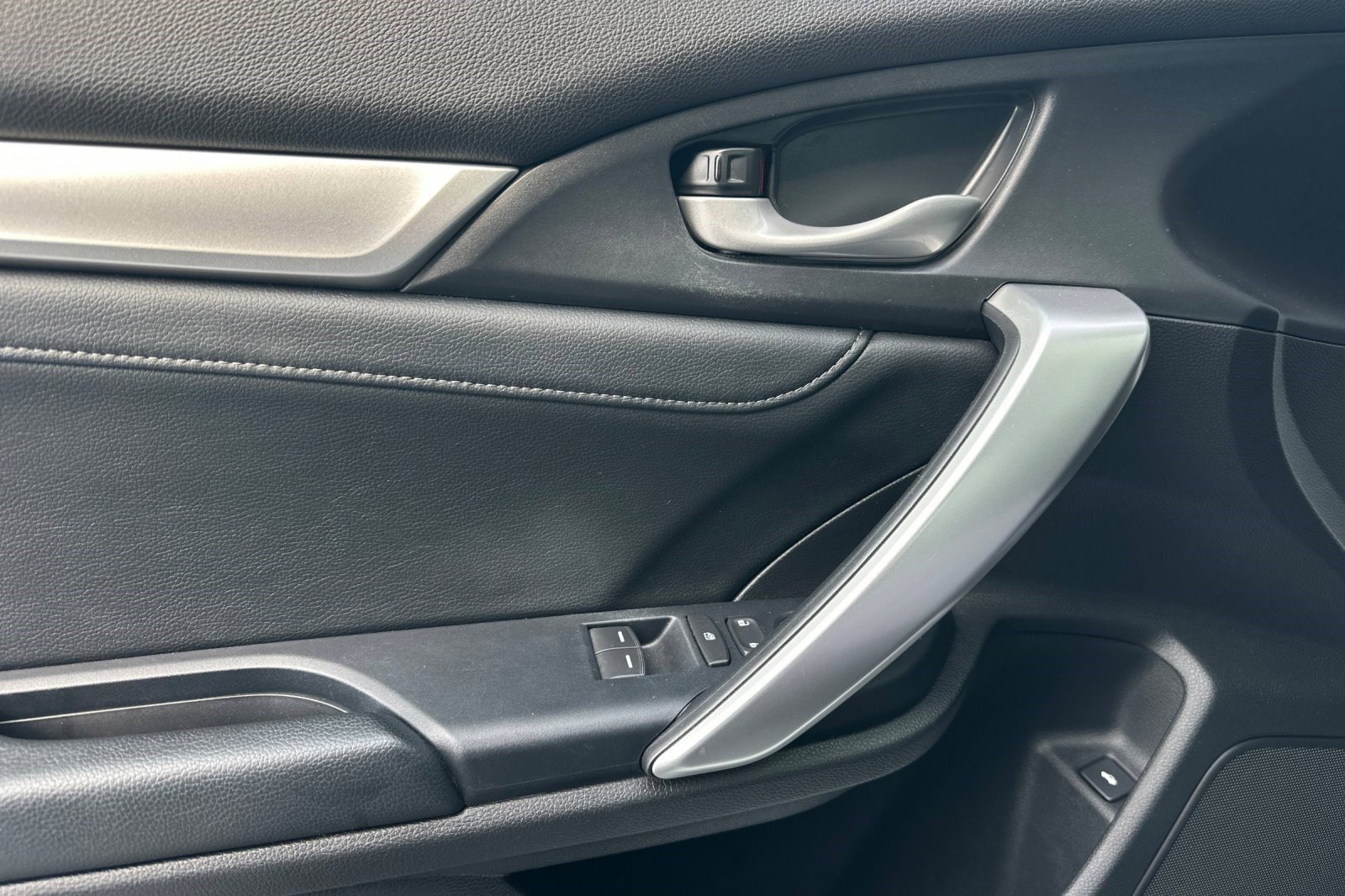 Used 2019 Honda Civic Touring image 12