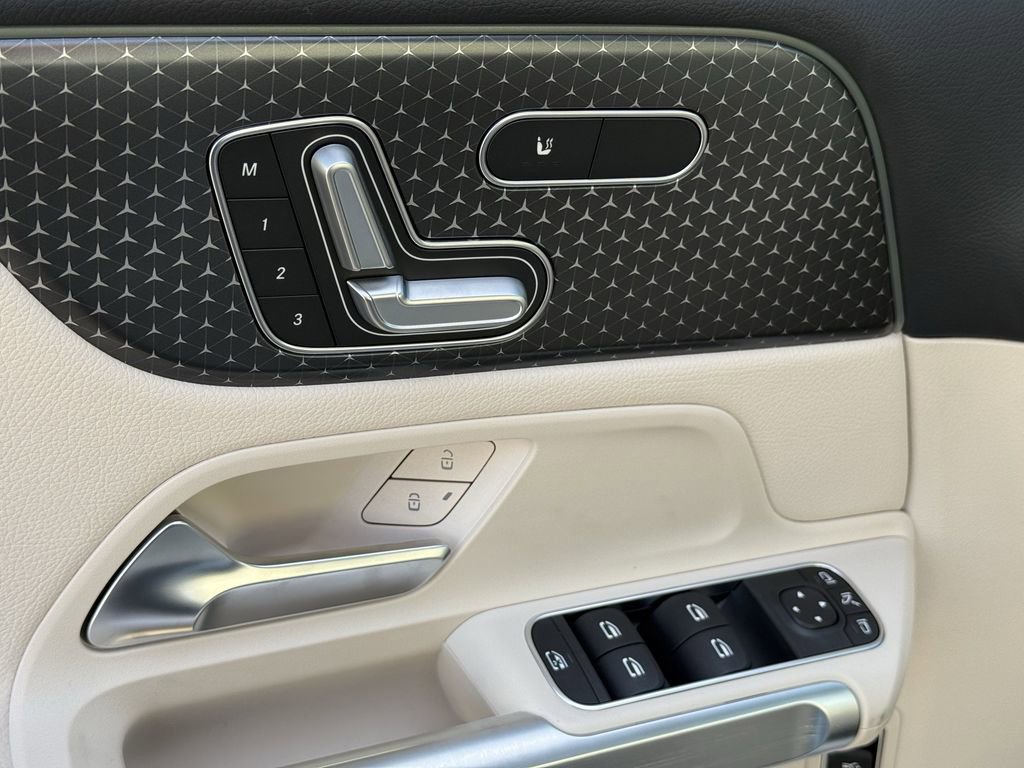 New 2026 Mercedes-Benz GLB 250 4MATIC image 15