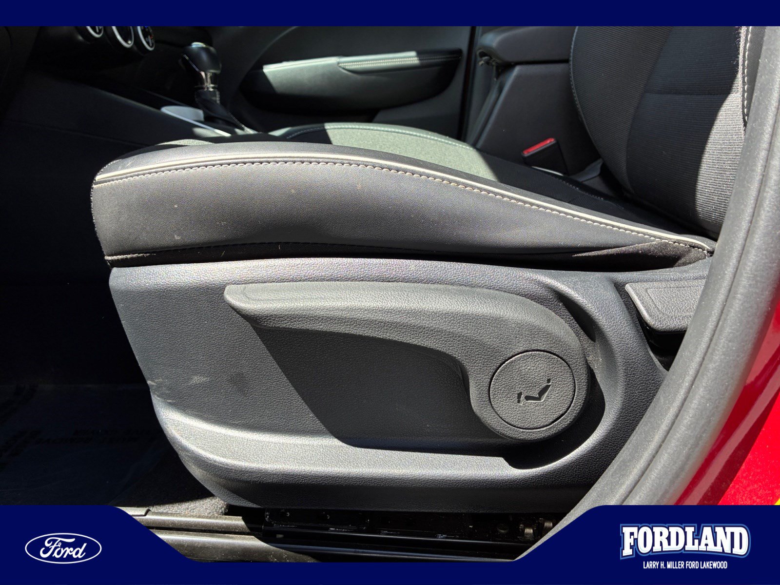 Used 2023 Hyundai Venue Limited FWD image 14