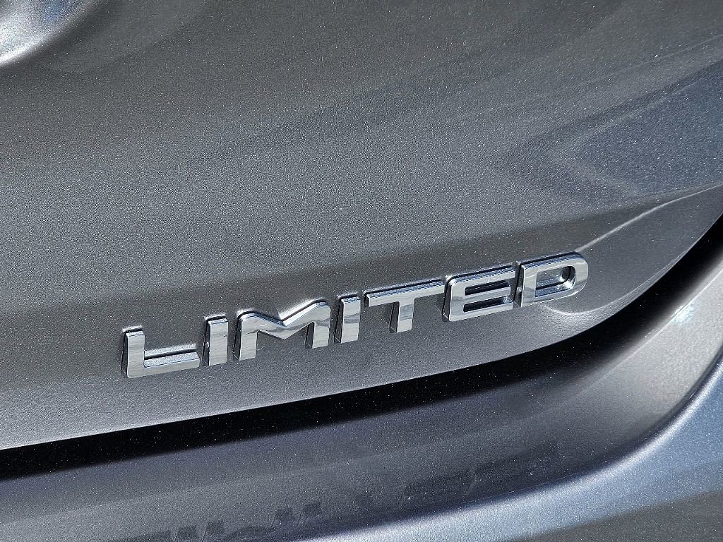 Used 2025 Toyota Highlander Limited image 14