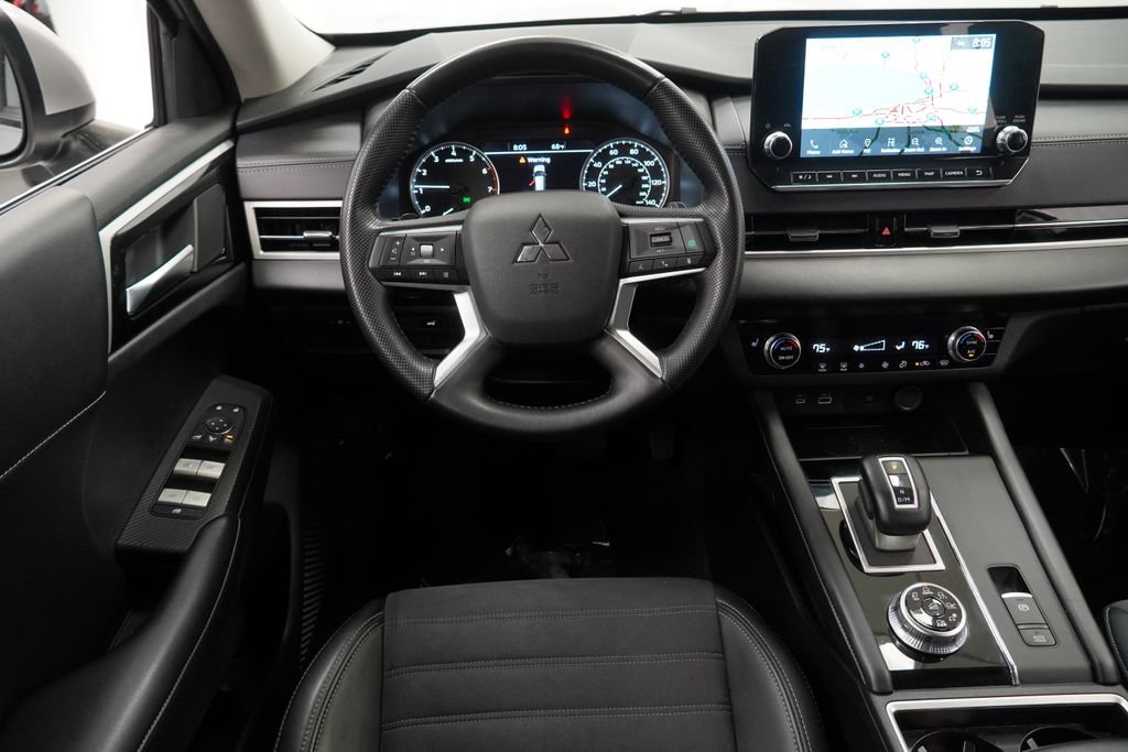 Used 2024 Mitsubishi Outlander SE image 23