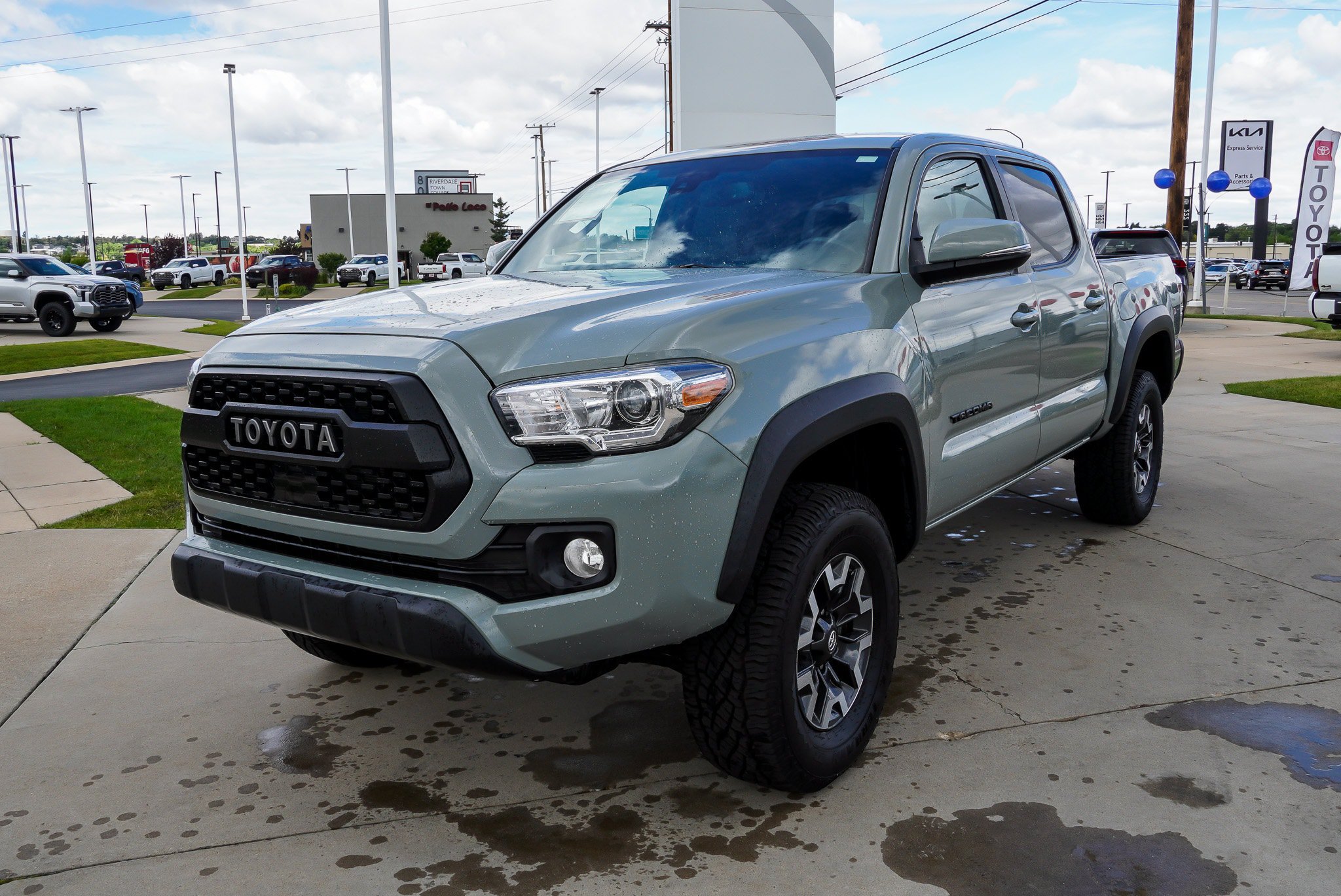 Certified 2022 Toyota Tacoma TRD Off-Road AWD/4WD image 4