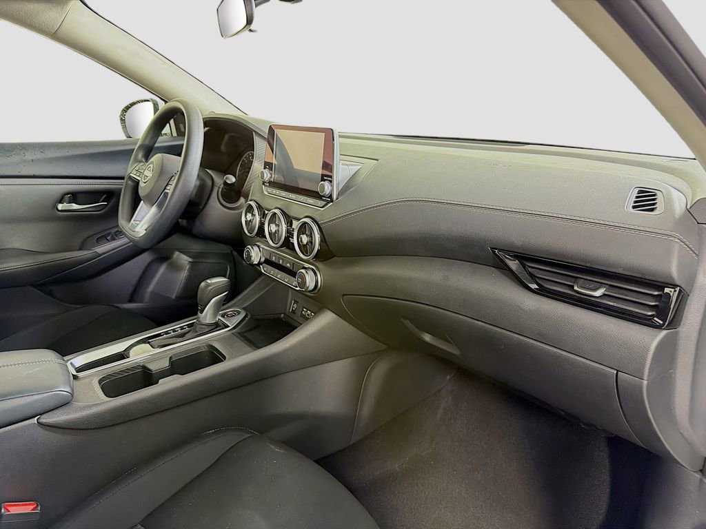 Used 2025 Nissan Sentra SV FWD image 30