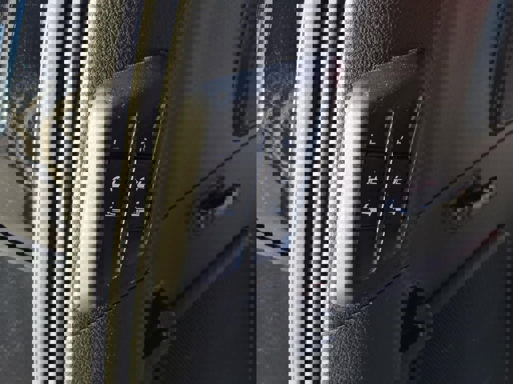 Used 2023 Lexus GX 460 Luxury w/ Accessory Package image 11