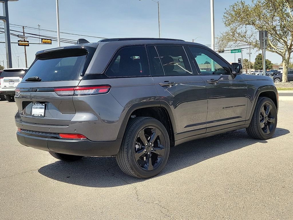 Used 2023 Jeep Grand Cherokee Altitude AWD/4WD image 11