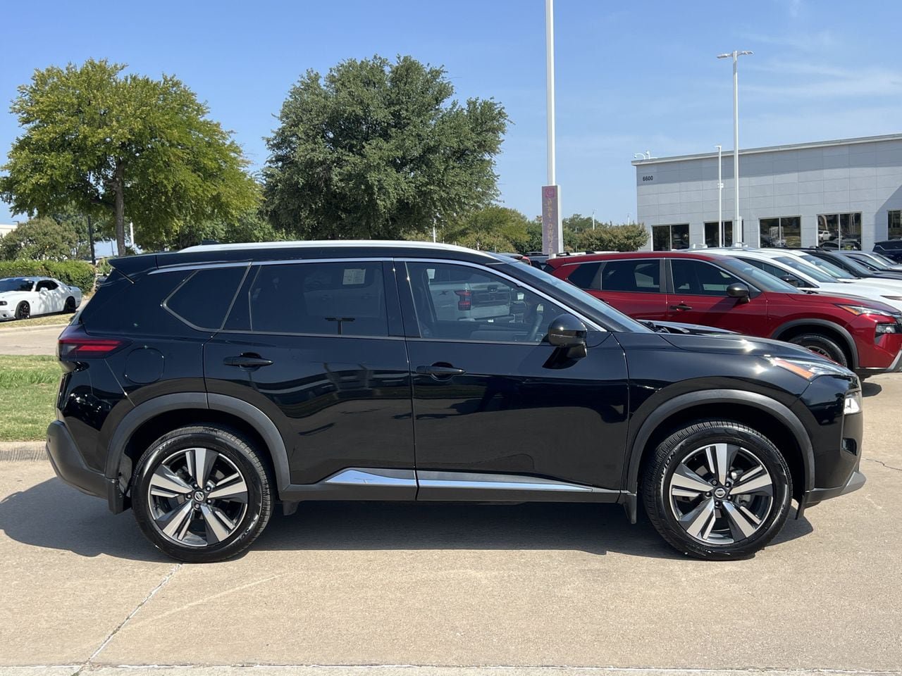 Used 2021 Nissan Rogue SL w/ Premium Package FWD image 3