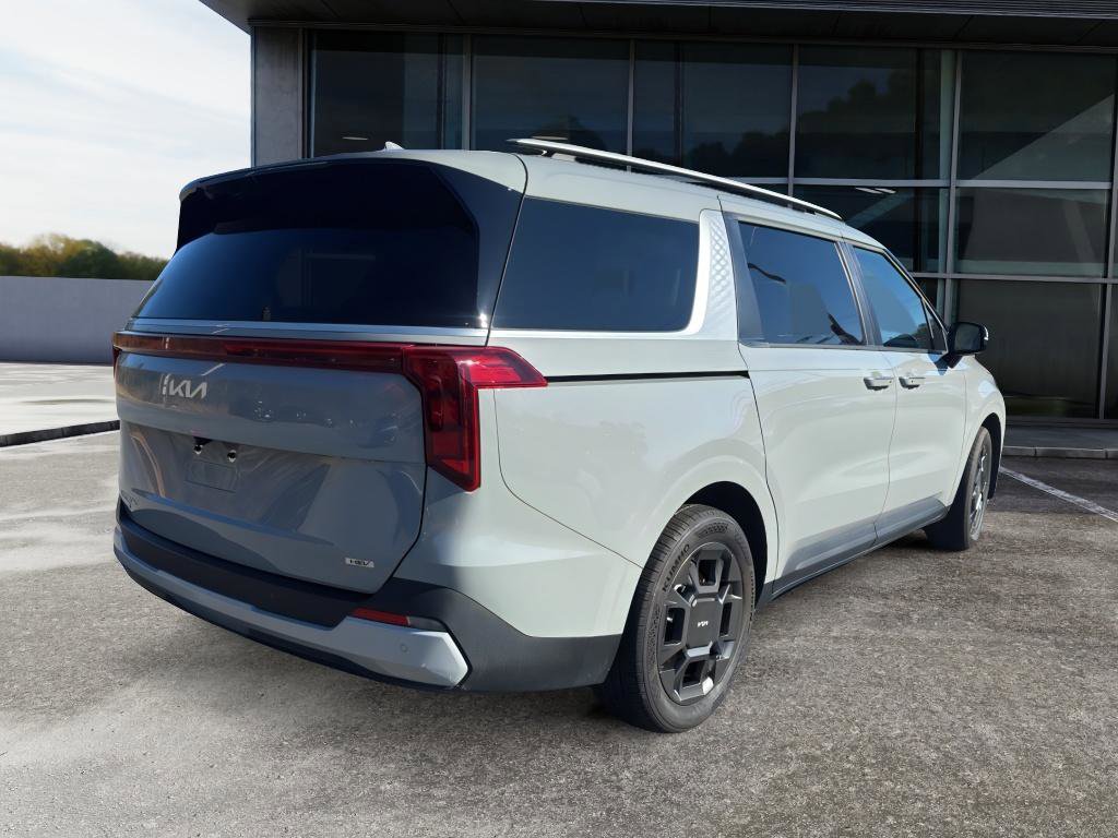 Used 2025 Kia Carnival EX image 5
