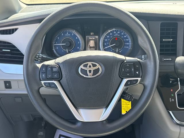Used 2018 Toyota Sienna LE w/ Carpet Mat Package FWD image 14