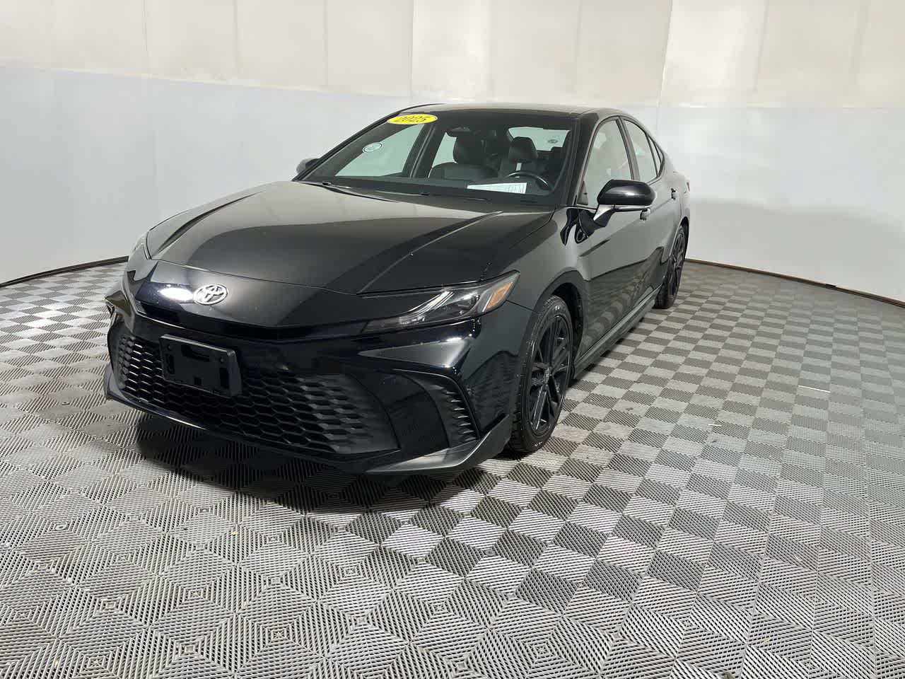 Used 2025 Toyota Camry SE FWD image 4