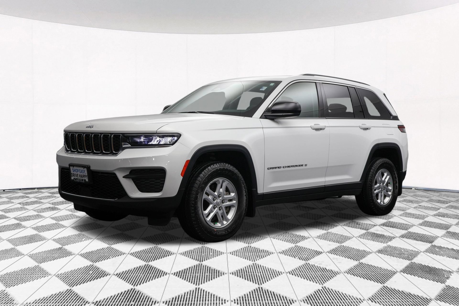 Used 2023 Jeep Grand Cherokee Laredo w/ Trailer Tow Prep Group (B) AWD/4WD image 41