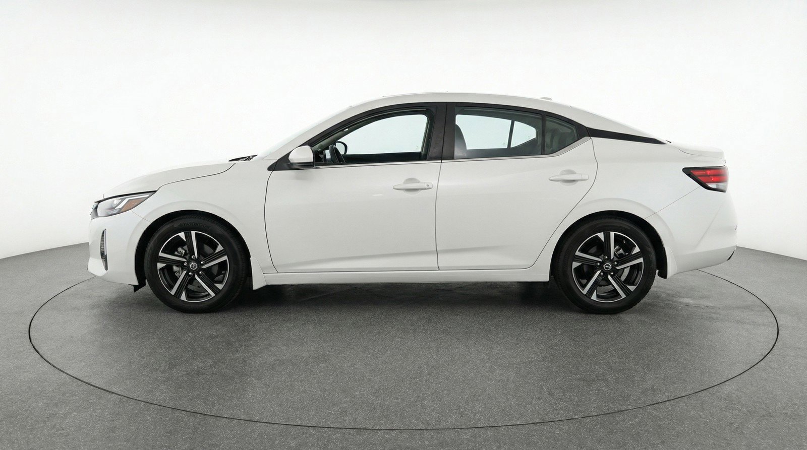 Used 2025 Nissan Sentra SV FWD image 5