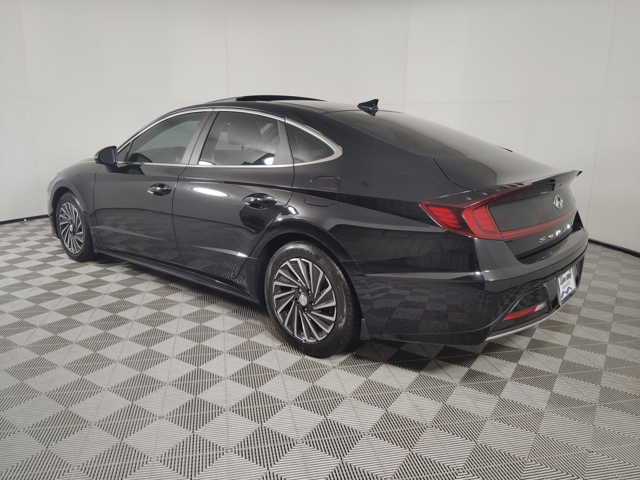 Used 2023 Hyundai Sonata Limited w/ Cargo Package image 3