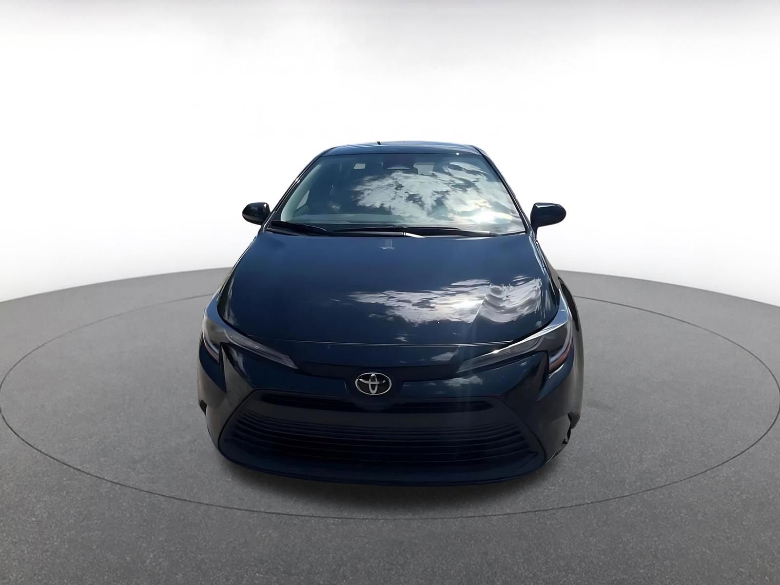 Used 2025 Toyota Corolla LE FWD image 4