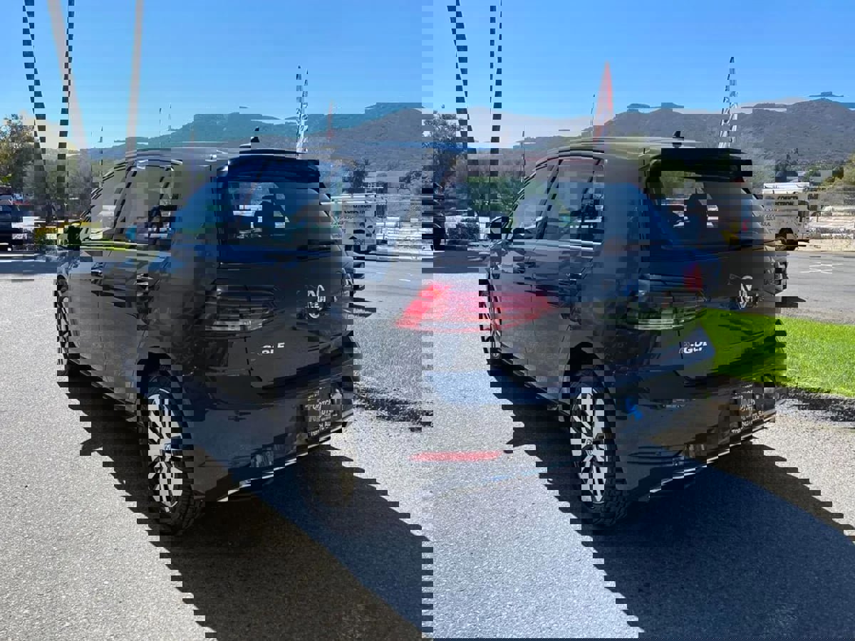 Used 2019 Volkswagen e-Golf SEL Premium image 8