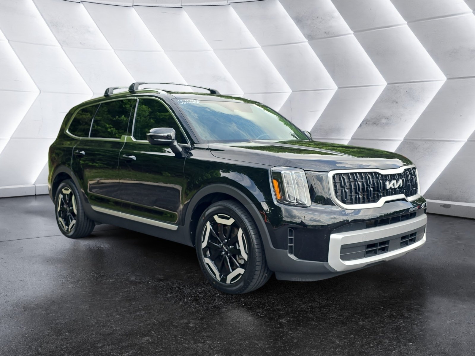 Used 2023 Kia Telluride EX w/ EX Captain's Chair Package AWD/4WD image 7
