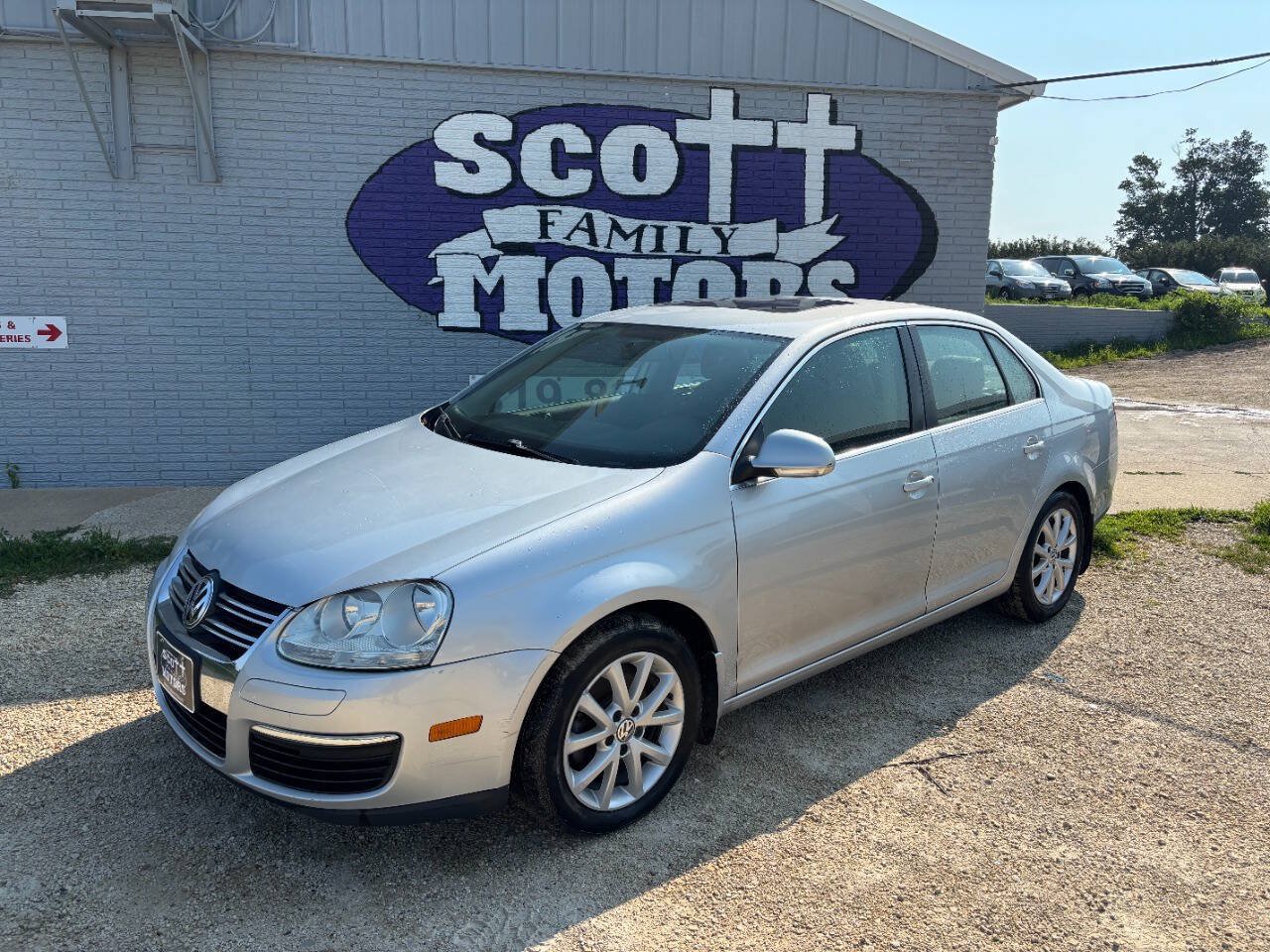 Used 2010 Volkswagen Jetta SE FWD image 1