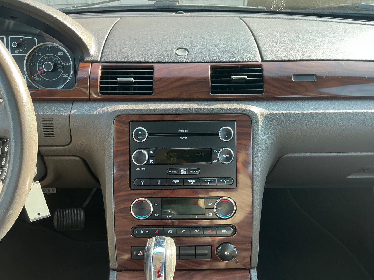 Used 2009 Ford Taurus SEL FWD image 20
