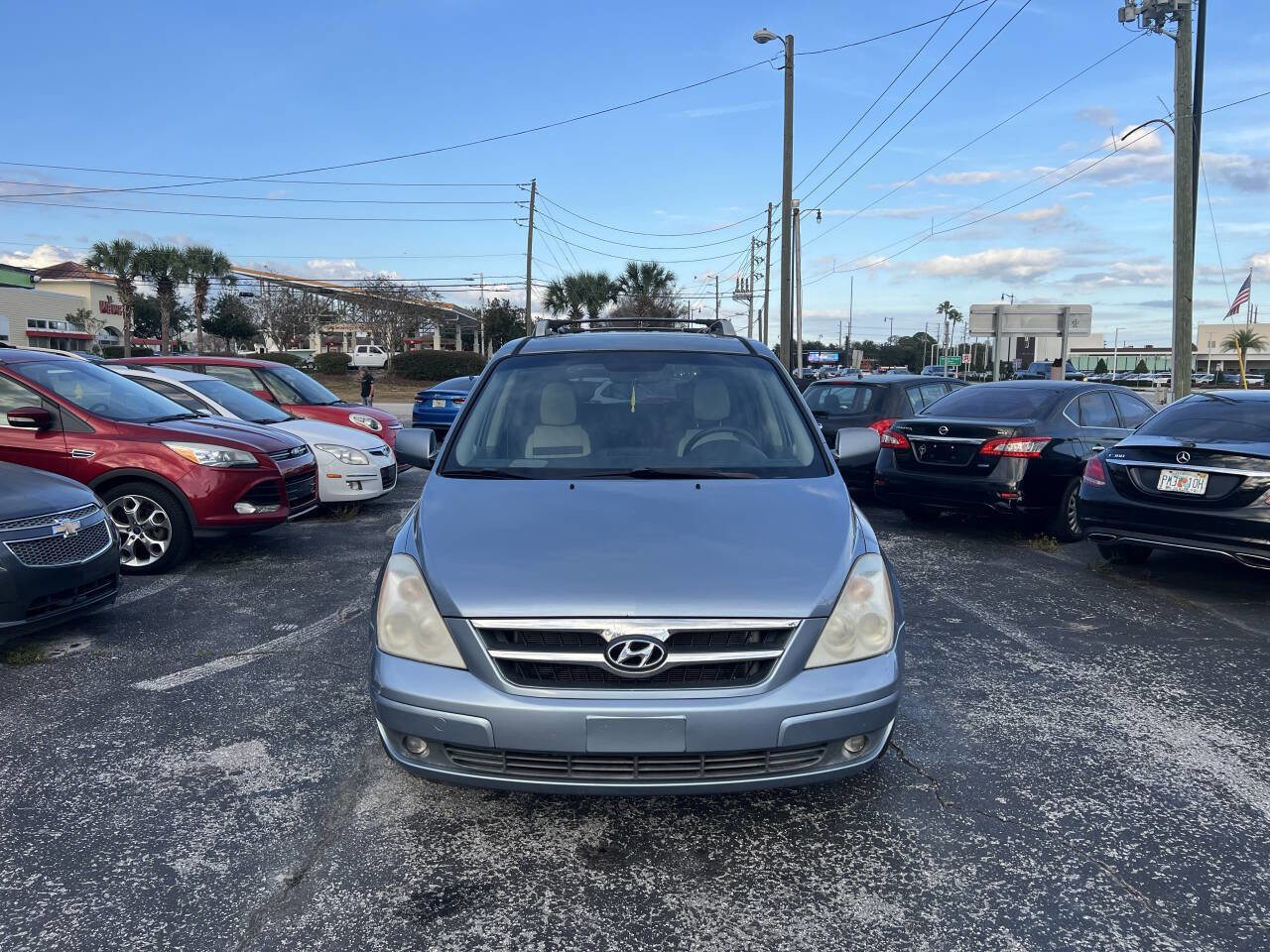 Used 2007 Hyundai Entourage Limited image 1