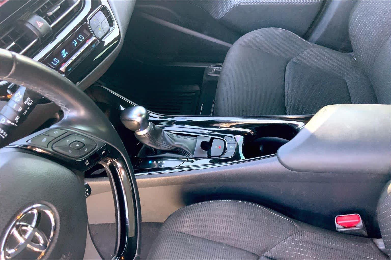 Used 2019 Toyota C-HR XLE FWD image 17