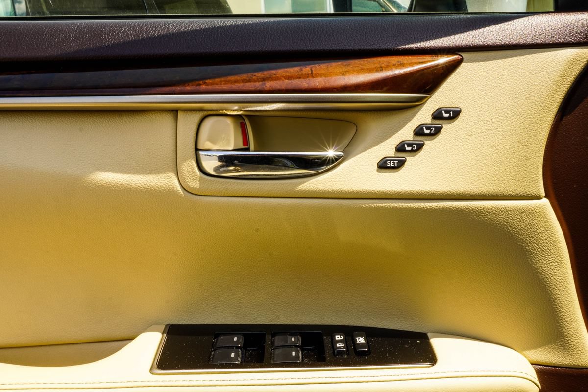 Used 2018 Lexus ES 350 w/ Ultra Luxury Package FWD image 38