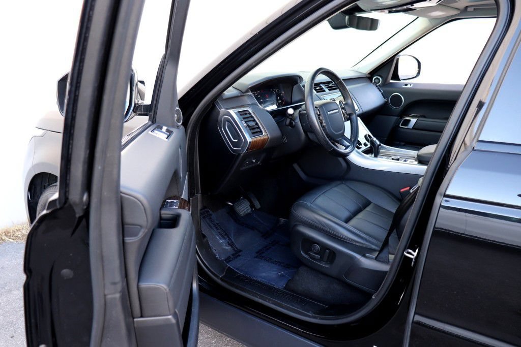 Used 2022 Land Rover Range Rover Sport SE AWD/4WD image 2
