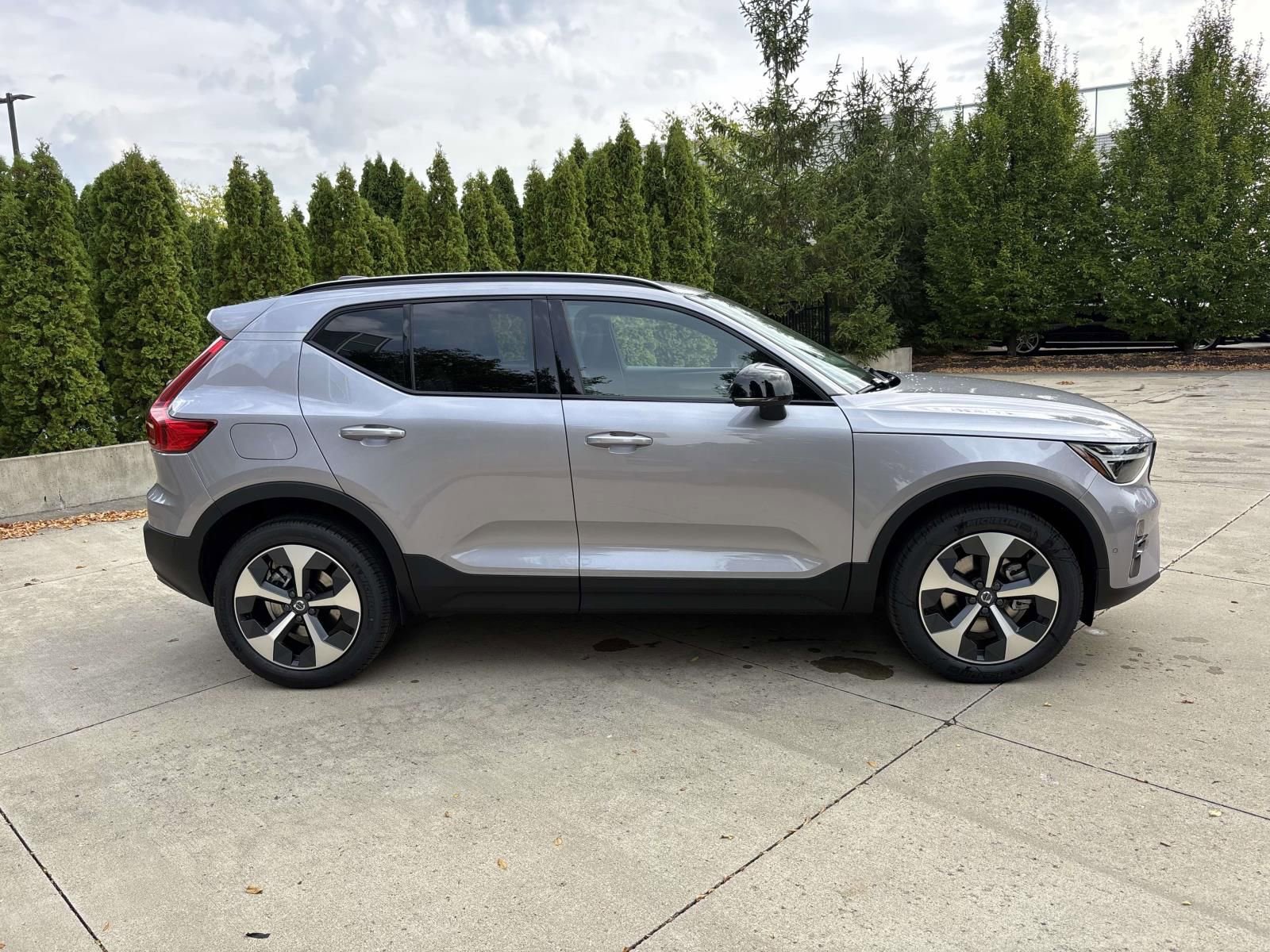 New 2026 Volvo XC40 B5 Plus w/ Protection Package Premier AWD/4WD image 8