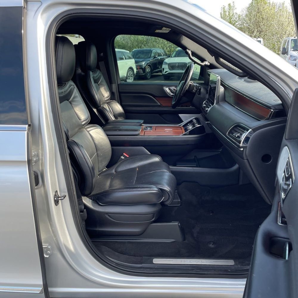 Used 2019 Lincoln Navigator Reserve w/ Cargo Package AWD/4WD image 6