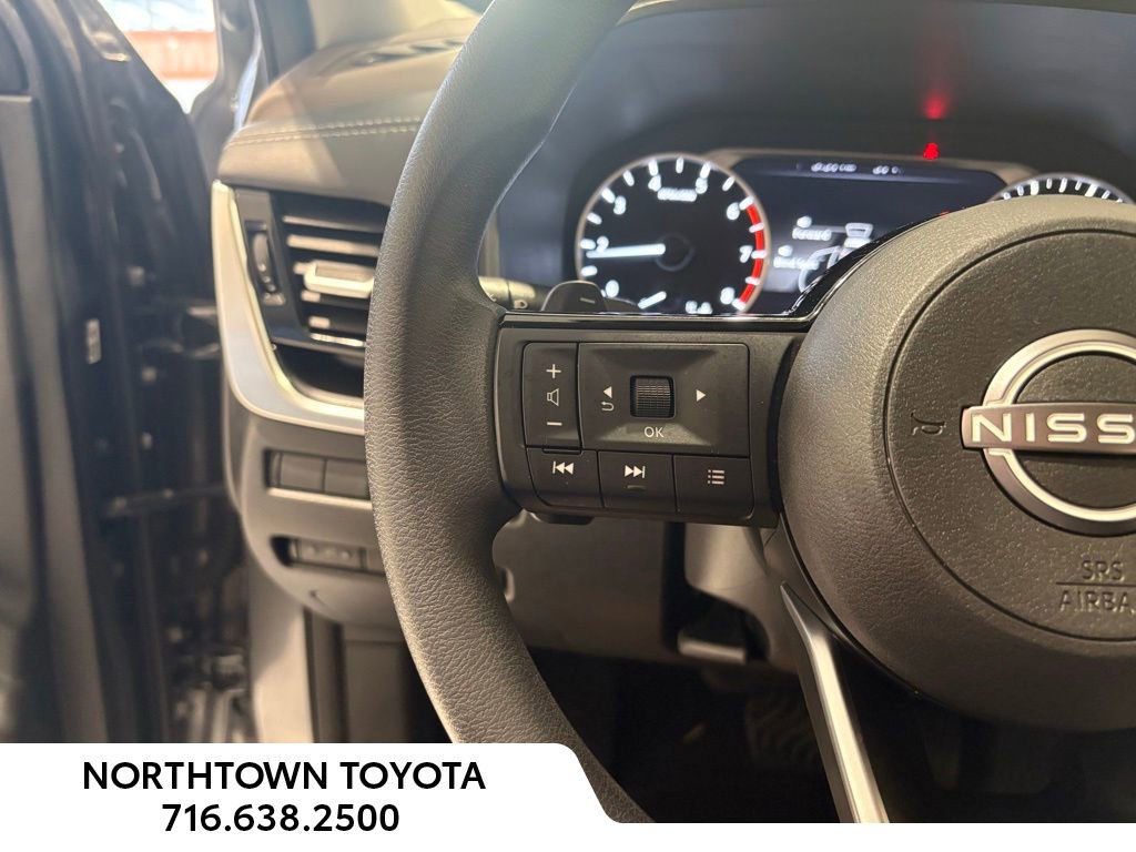 Used 2022 Nissan Rogue SV image 27