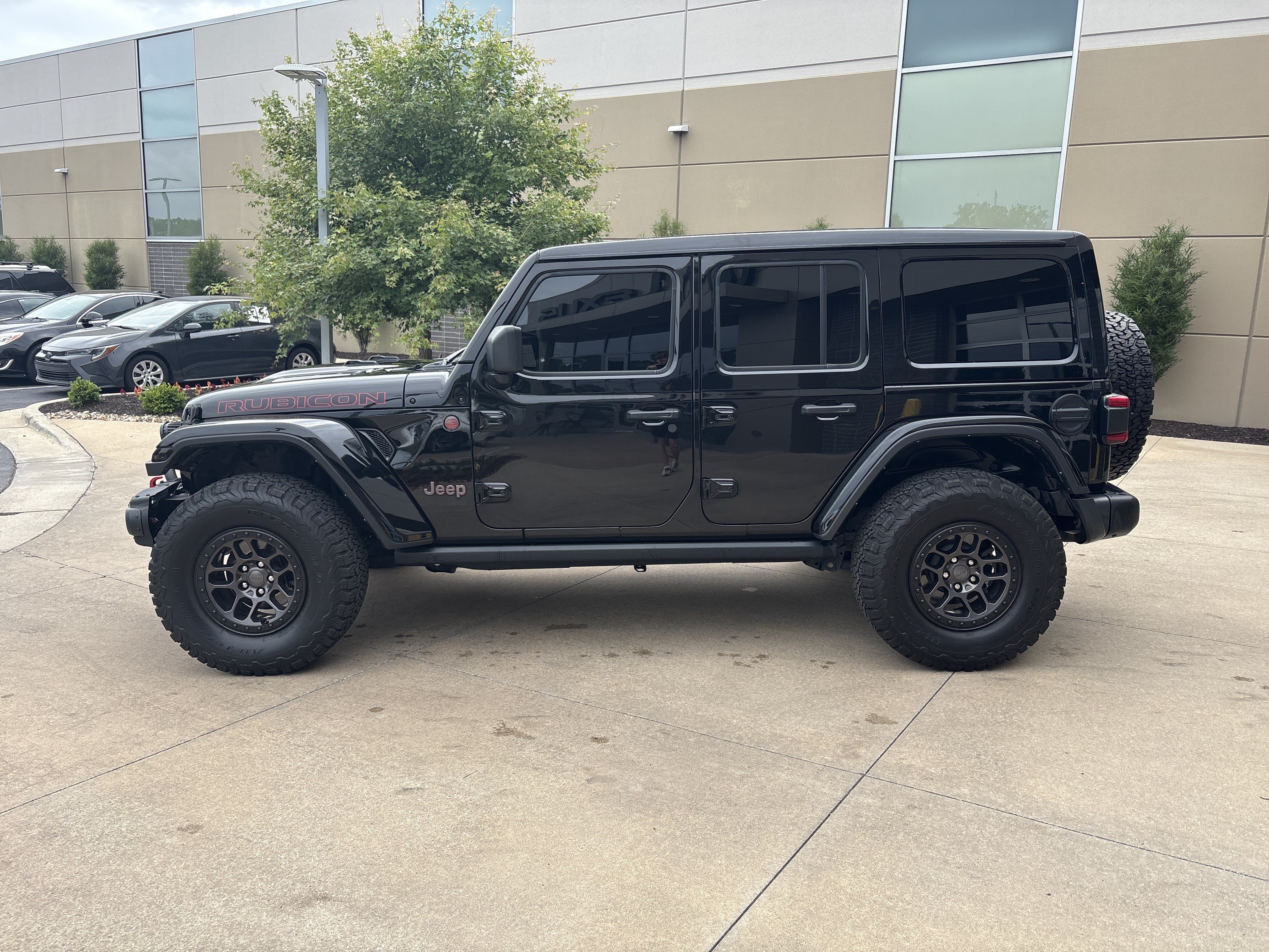 Used 2022 Jeep Wrangler Unlimited Rubicon w/ Steel Bumper Group AWD/4WD image 7