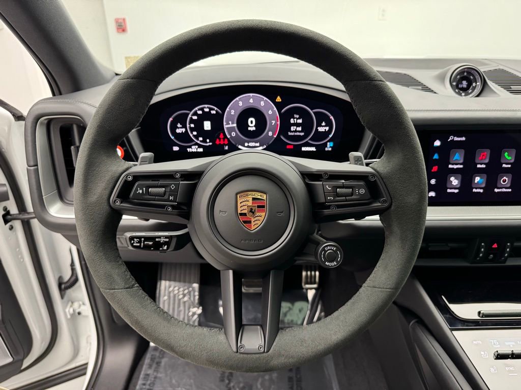 Used 2025 Porsche Cayenne image 7