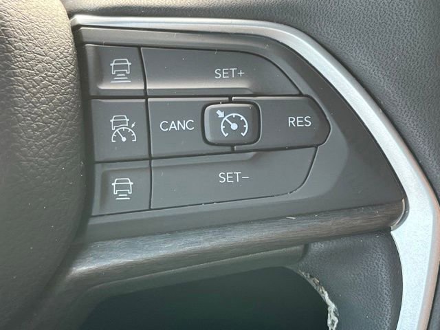 Used 2024 Jeep Grand Cherokee Limited image 37