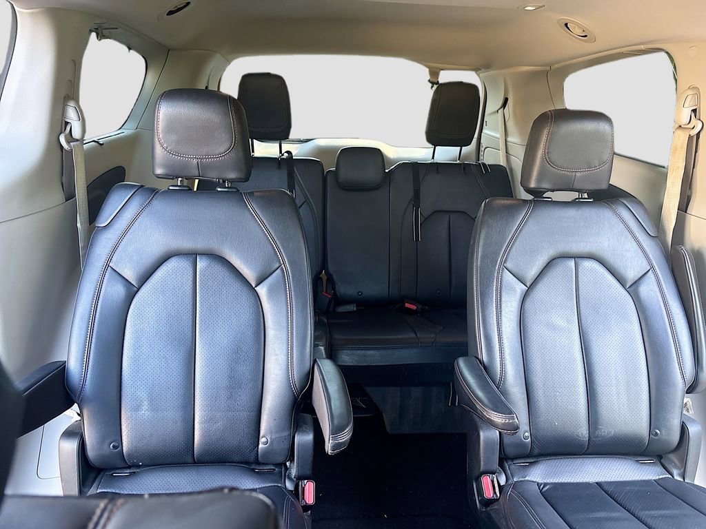 Used 2019 Chrysler Pacifica Touring-L image 21