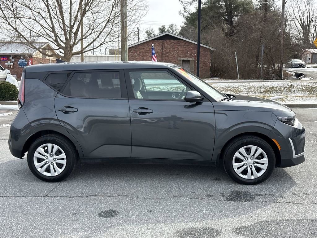 Used 2023 Kia Soul LX image 11