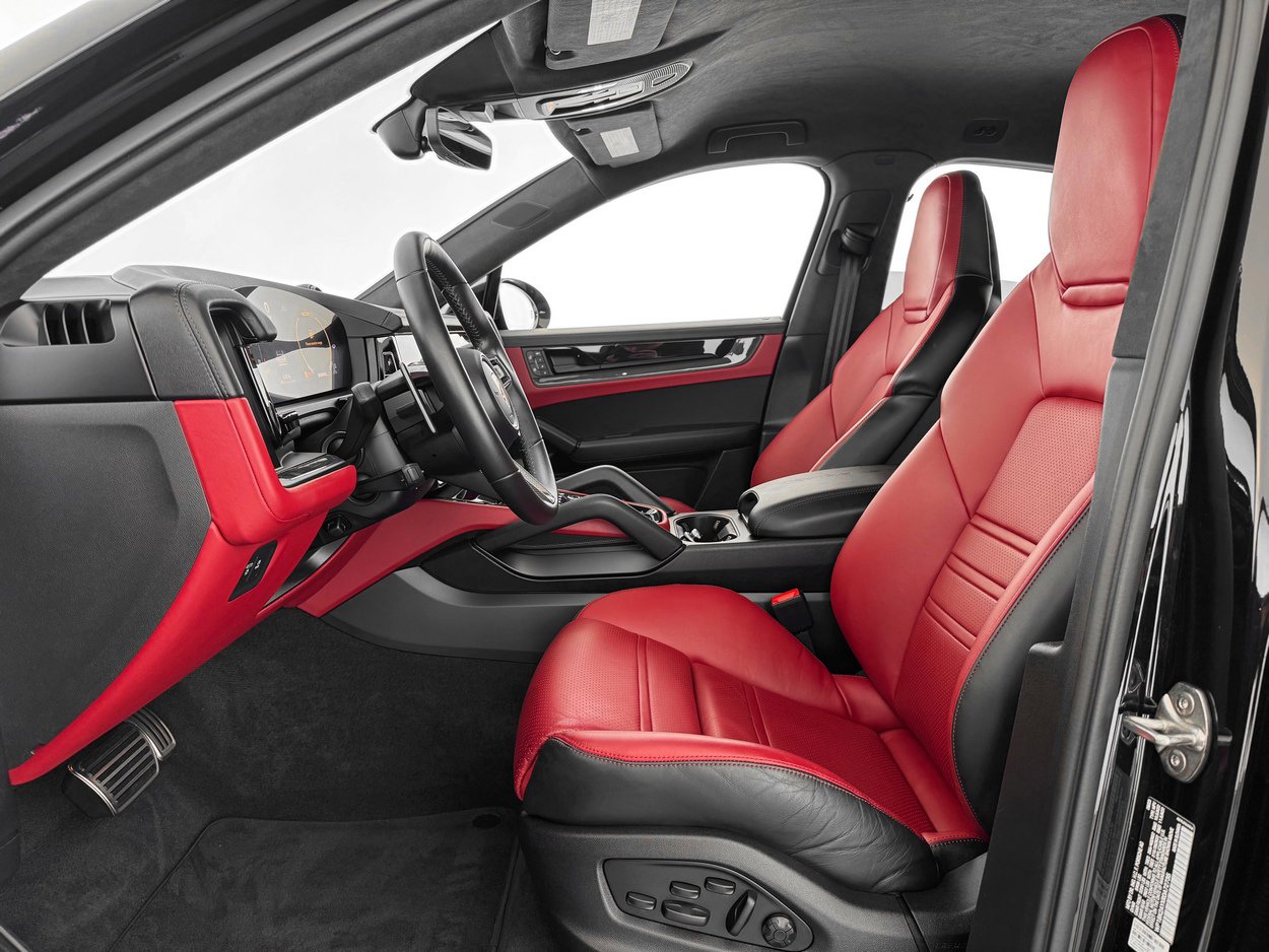 Used 2024 Porsche Cayenne Turbo GT image 14