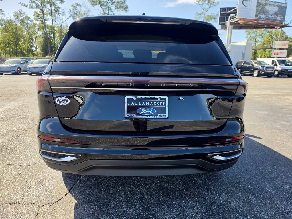 Used 2025 Lincoln Nautilus Premier AWD/4WD image 3